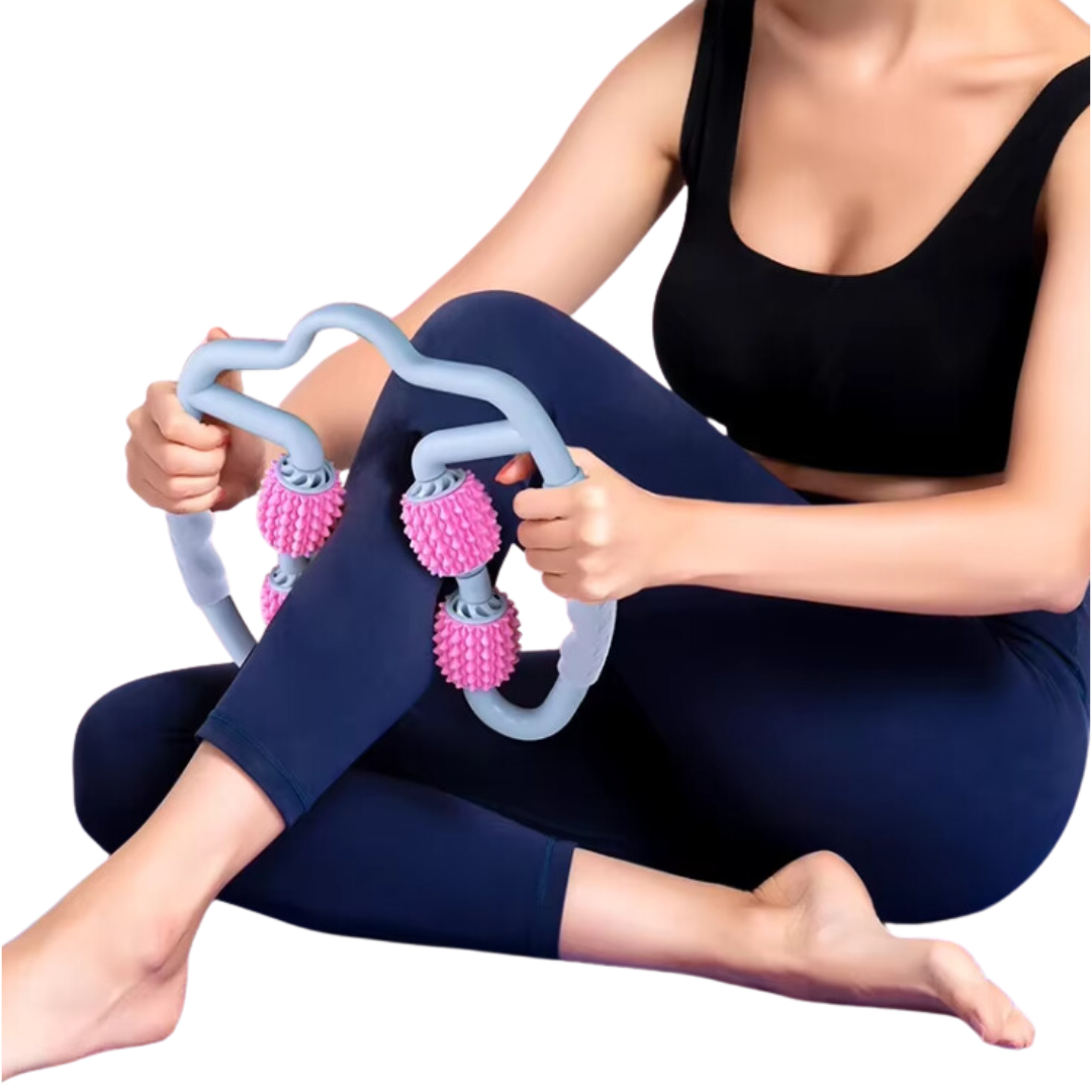 Roller massager med 4 hjul i brug til lindring af spændinger i ben og lår